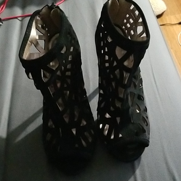 Heels - Picture 6 of 7